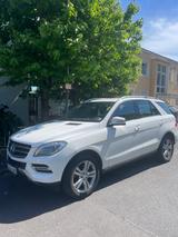Mercedes-Benz ML 250 BlueTEC 4MATIC - - weiße Mercedes-Benz ML 250