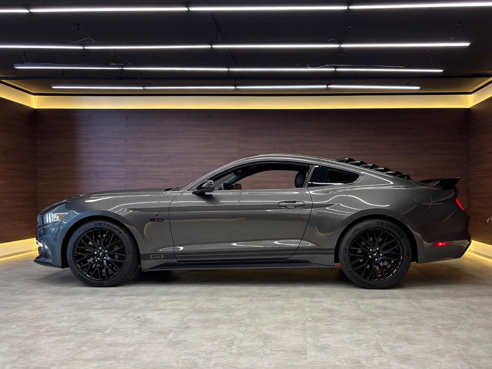 Ford Mustang 5.0 Ti-VCT V8 GT Alcantara R19 Brembo
