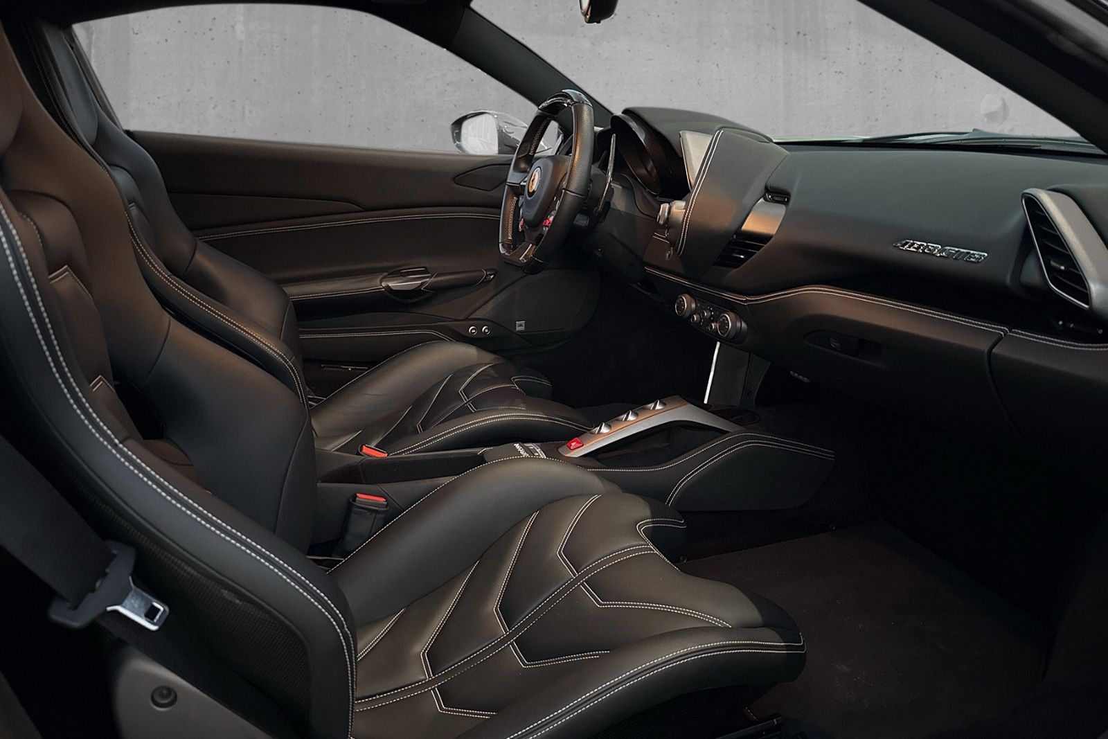 Fahrzeugabbildung Ferrari 488 GTB*ATELIER*Racing Seats*JBL*Sonderlack