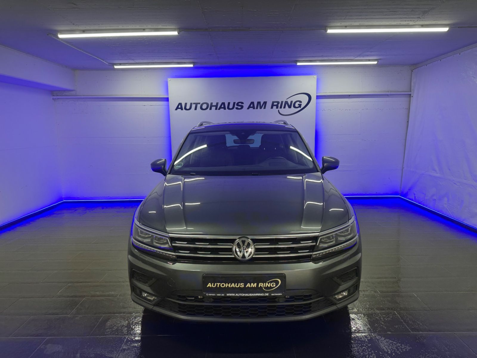 Volkswagen Tiguan - 1