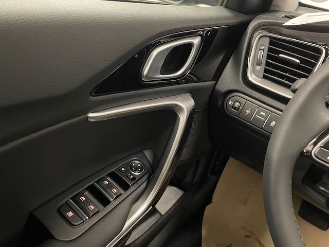 Fahrzeugabbildung Kia Ceed Ultimate Edition VerkehrszeichenERK Kamera