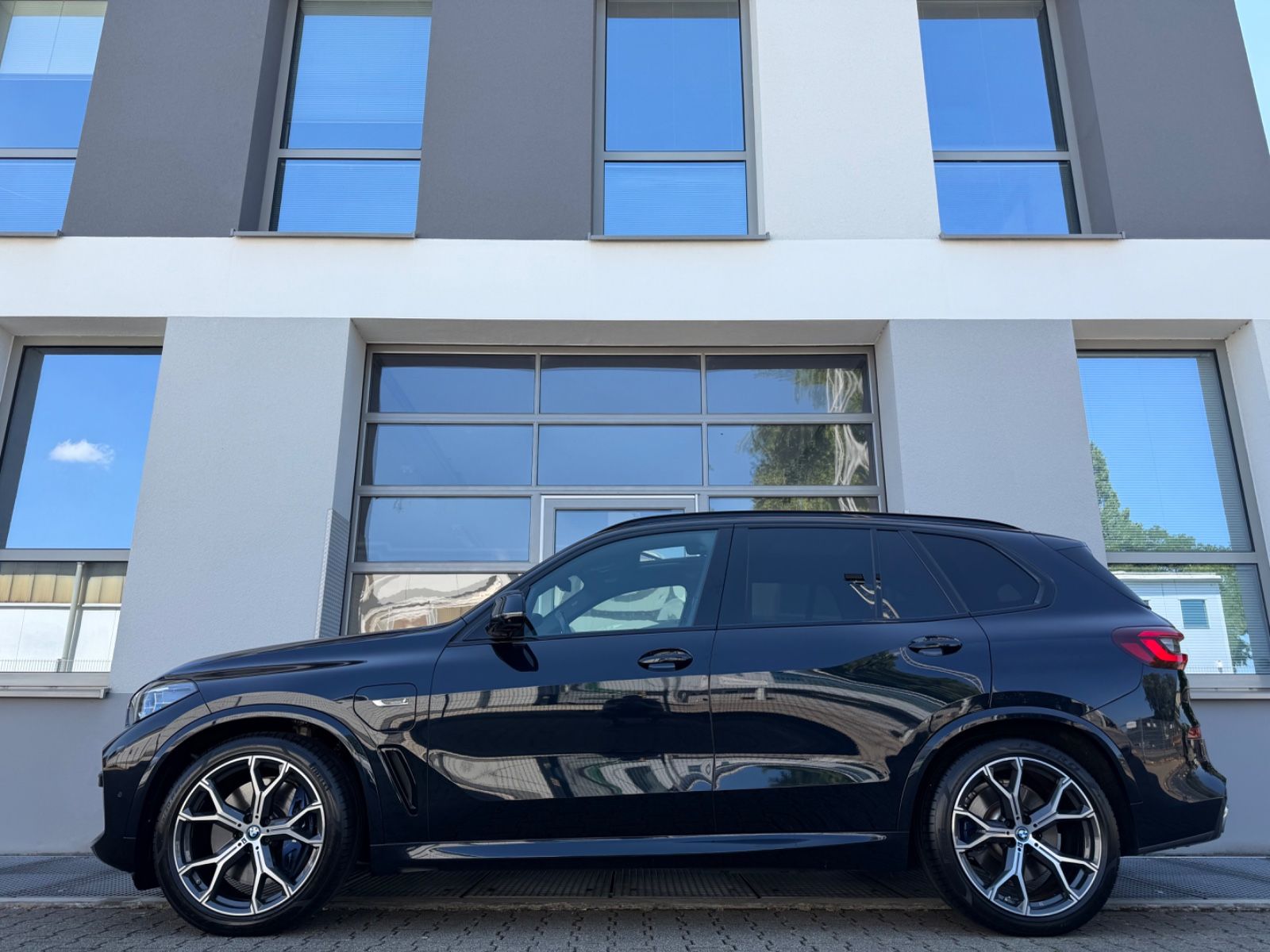 BMW X5 45e xD ACC*M SPORT*PANO*B&W*LASER*360*KEY*21' imagem 3