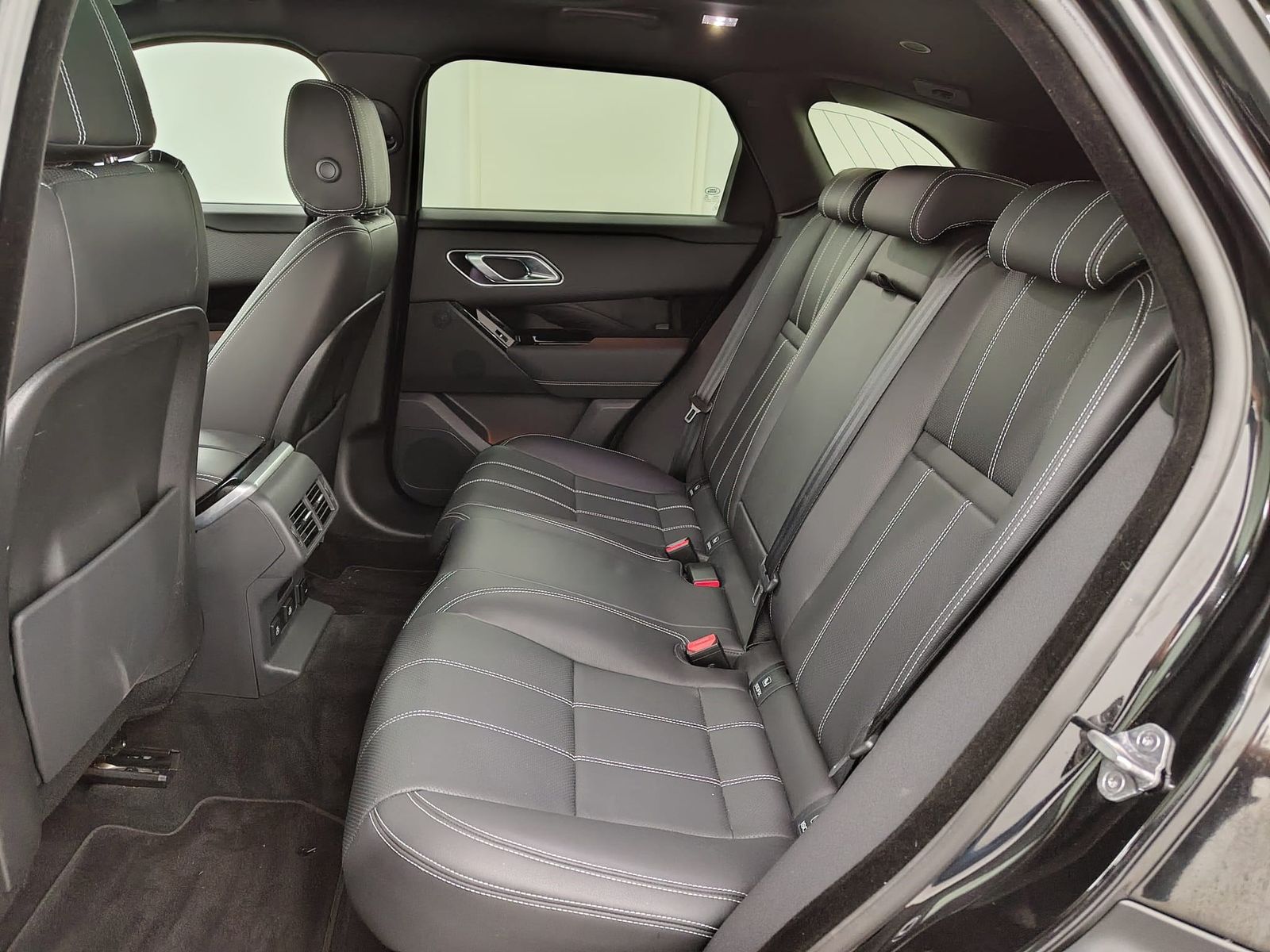 LAND ROVER Range Rover Velar  P400e S Pano Winter Black – Bild 9