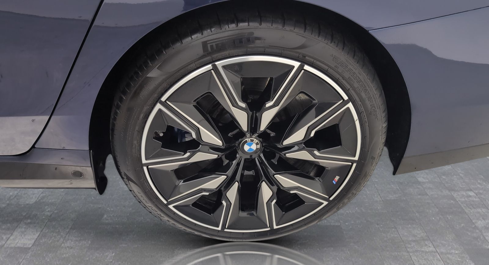 BMW M760 - Bild 17