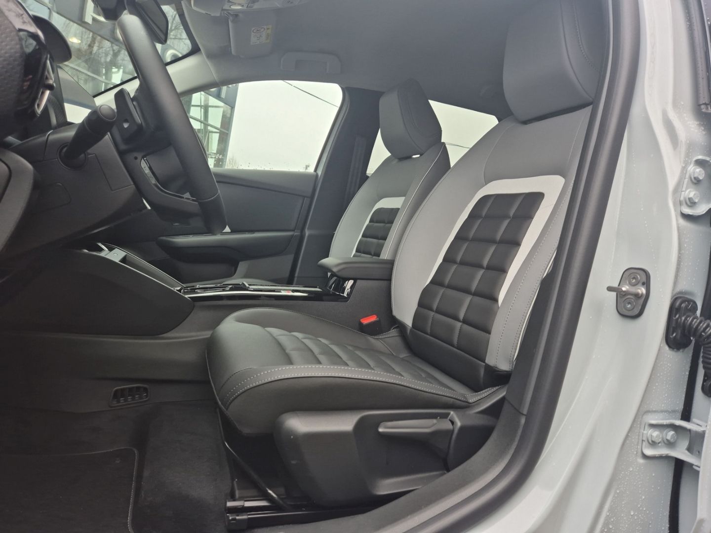 Fahrzeugabbildung Citroën C4 Max 1.2 Hybrid 136 e-DCS6 SHZ Keyless