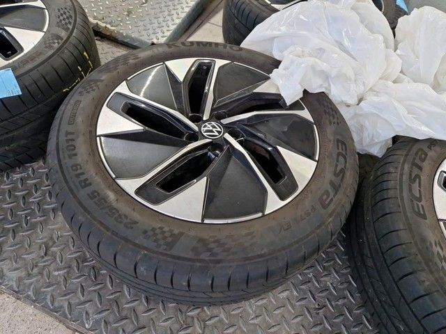 Fahrzeugabbildung Volkswagen ID.4 Pro Wärmepumpe AHK Navi 19"Alu LenkHz ACC