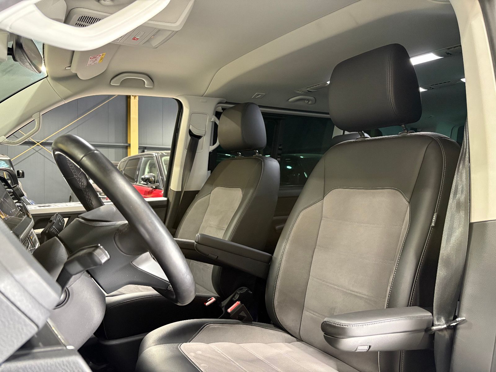 Fahrzeugabbildung Volkswagen T6.1 Transporter Multivan Edition 4MOTION/7-SITZ