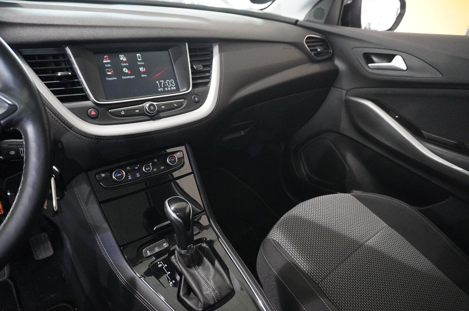 Fahrzeugabbildung Opel Grandland (X) 1.5D  EDIT. NAVI/LED/KAMERA/SH/AHK