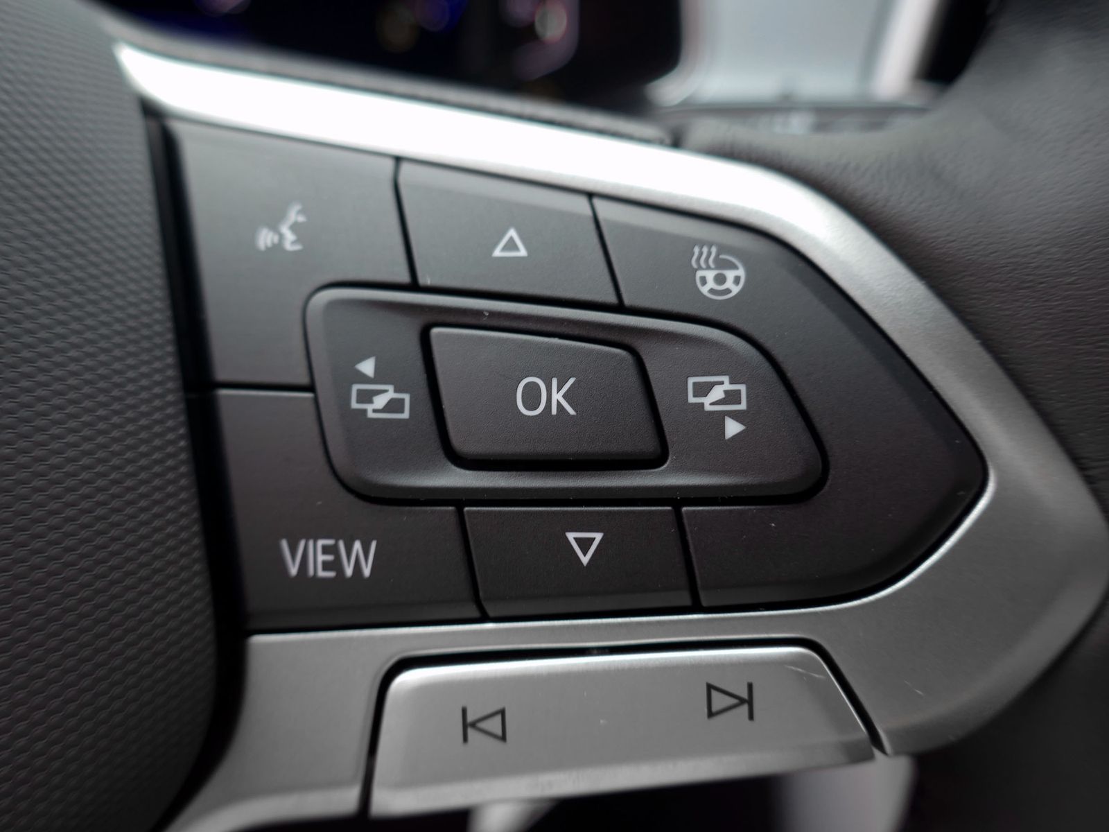 Fahrzeugabbildung Volkswagen T-Roc GOAL 1.5 TSI DSG | LED AHK RFK ACC