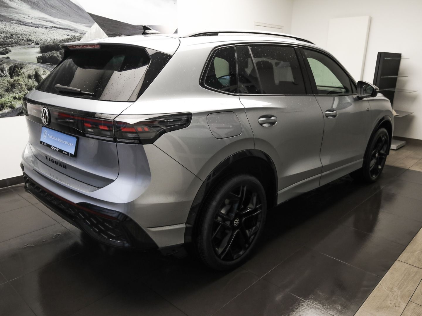 Volkswagen Tiguan R-Line 2.0 TDI DSG 4M AHK Navi Pano IQ.Li foto 5