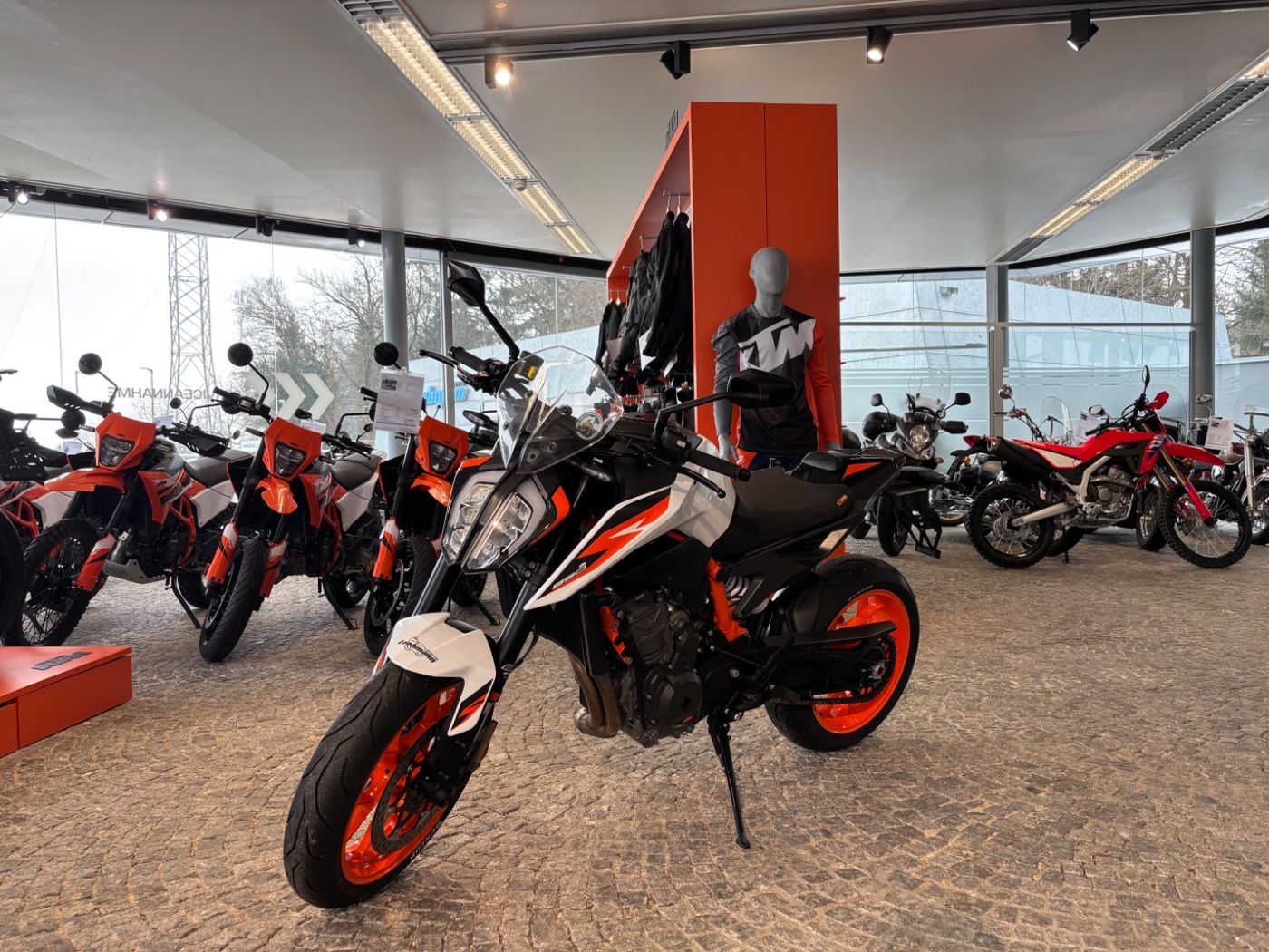 Fahrzeugabbildung KTM 890 Duke R TechPack