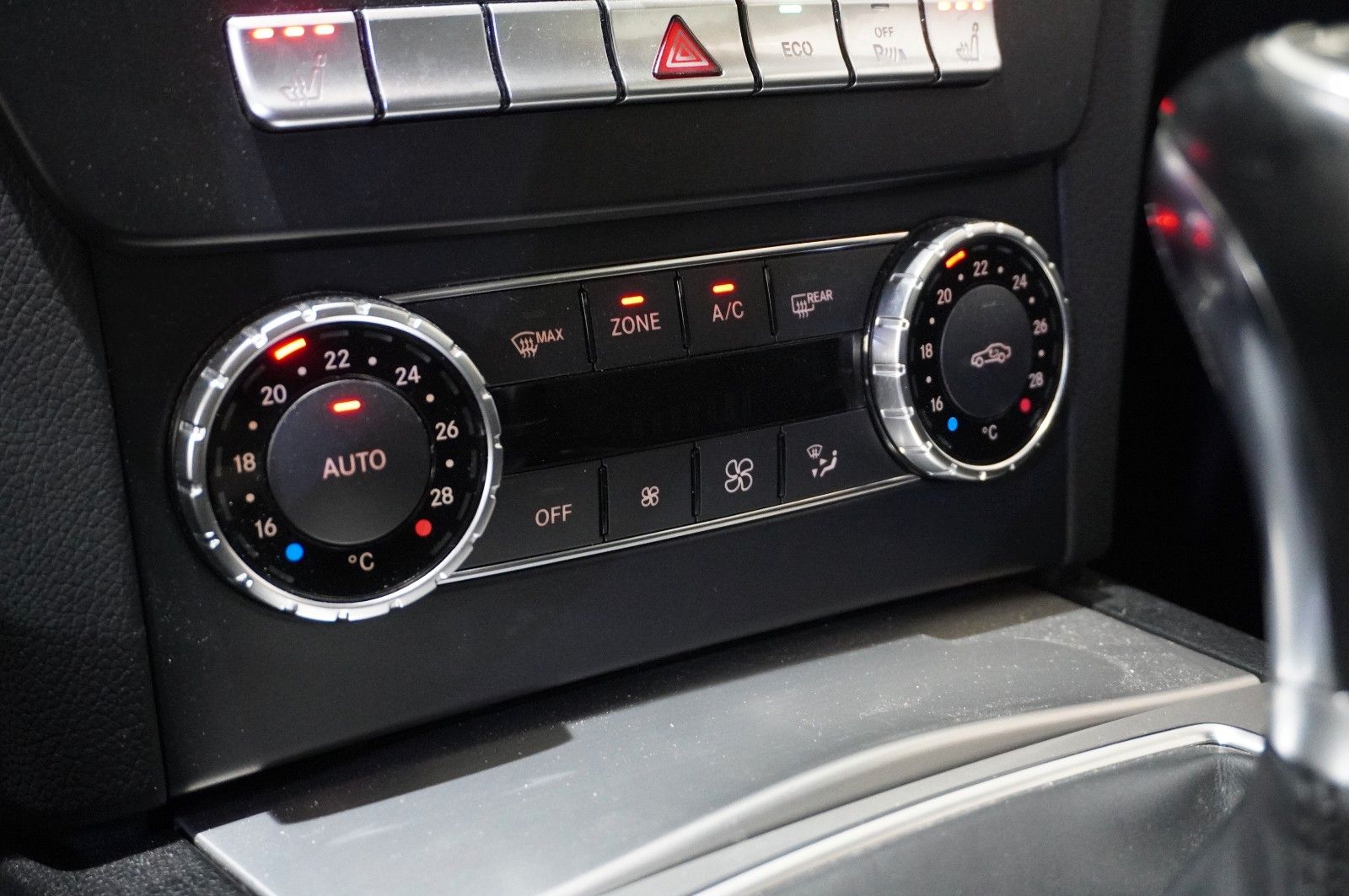 Fahrzeugabbildung Mercedes-Benz C 220 T AVANTGARDE KLIMA/SHZ/PDC/T-LEDER/USB