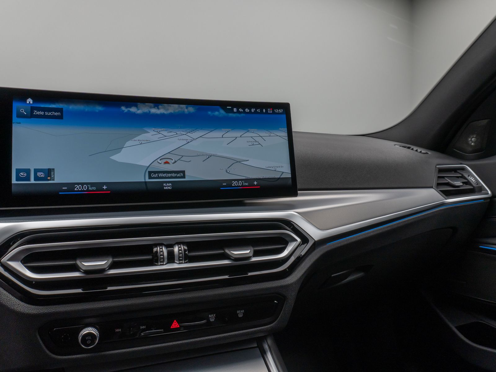 Fahrzeugabbildung BMW 330i xD Kamera HUD H/K ACC Komfort Alarm Sport
