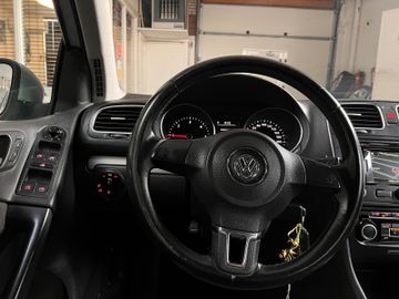 Volkswagen Golf - 6