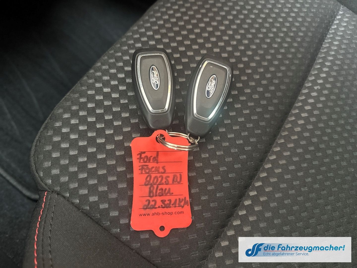 Fahrzeugabbildung Ford Focus Turnier ST-Line Navi LED ACC Apple CarPlay