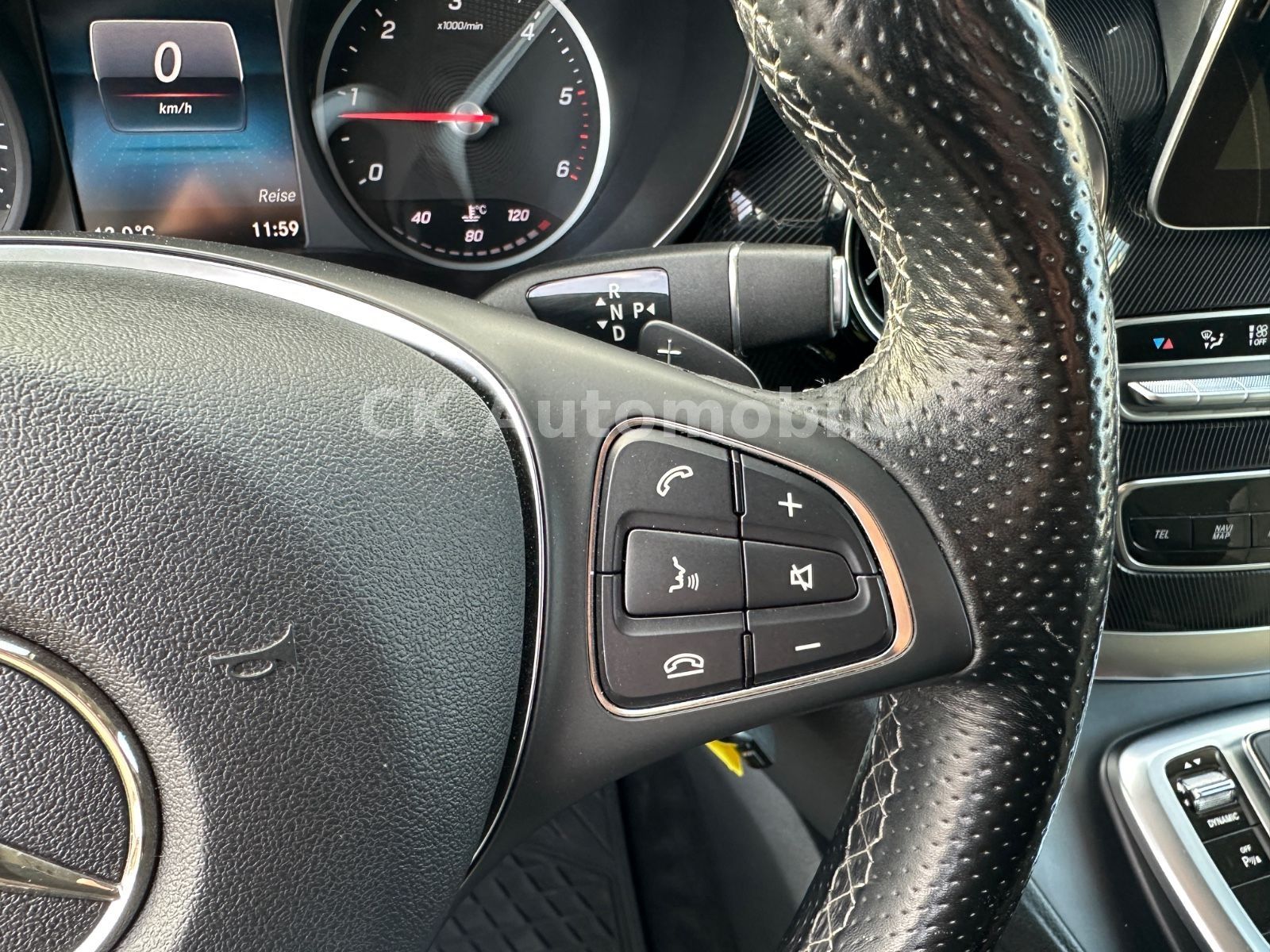 Fahrzeugabbildung Mercedes-Benz V 300d EDITION Kompakt/5 Sitze/Navi/LED/AHK