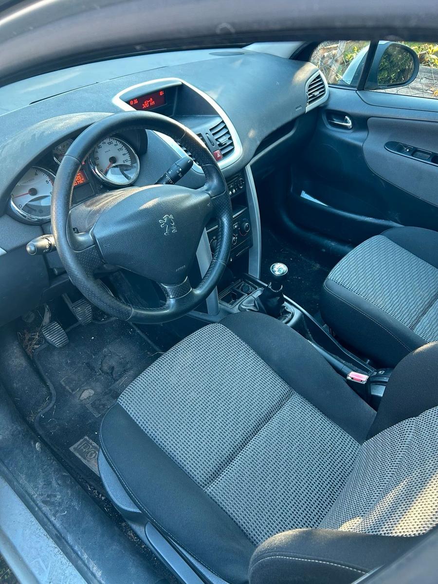Peugeot 207 2010 — photo 7