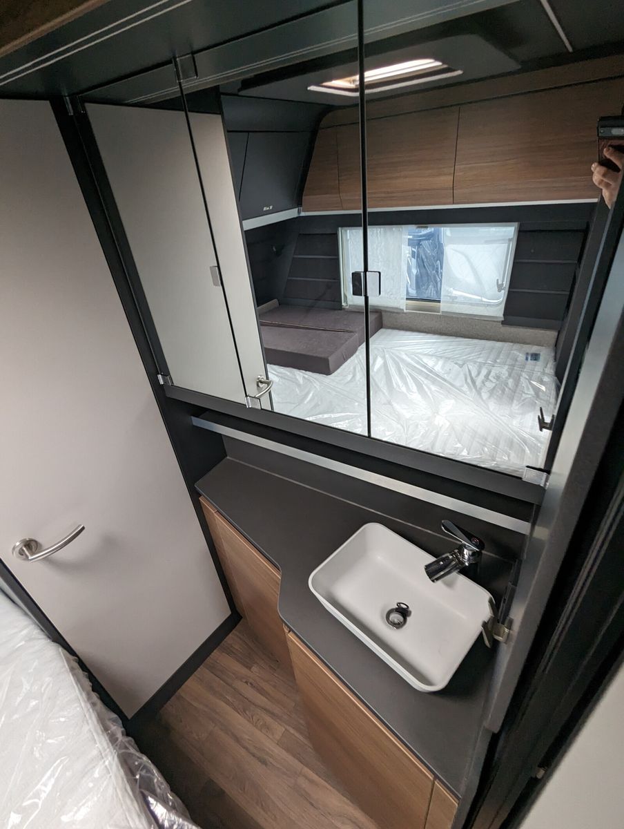 Fahrzeugabbildung Knaus Azur 500 FU Truma 6E, Fussbodenerwärm, LED