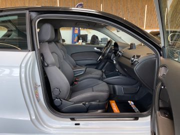 Audi A1 ambition *BI-XENON*NAVI*SZHZ*TEMPOMAT*PDC*