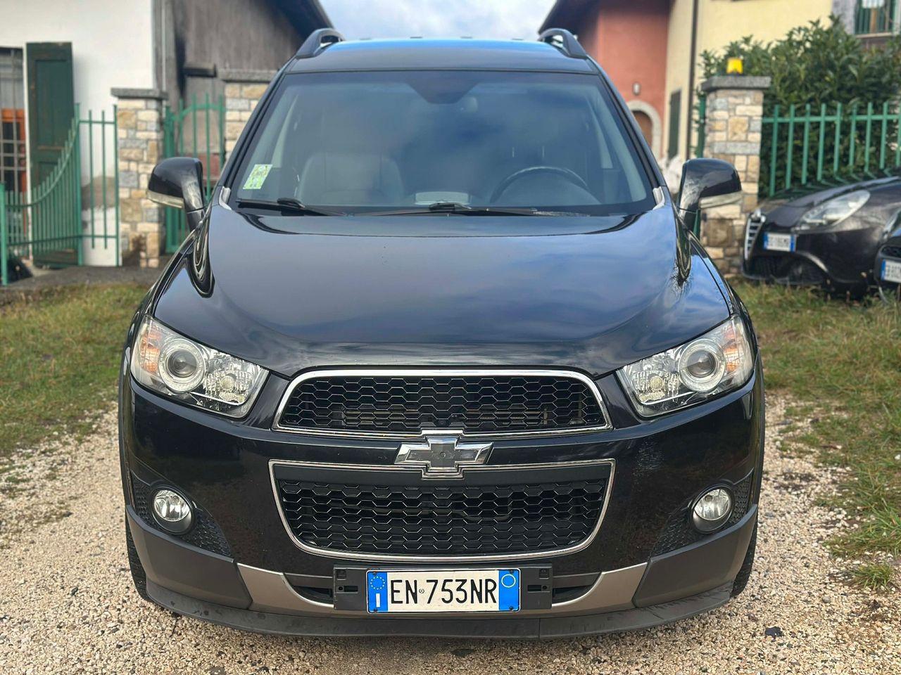 Chevrolet Captiva 2012 — rear view