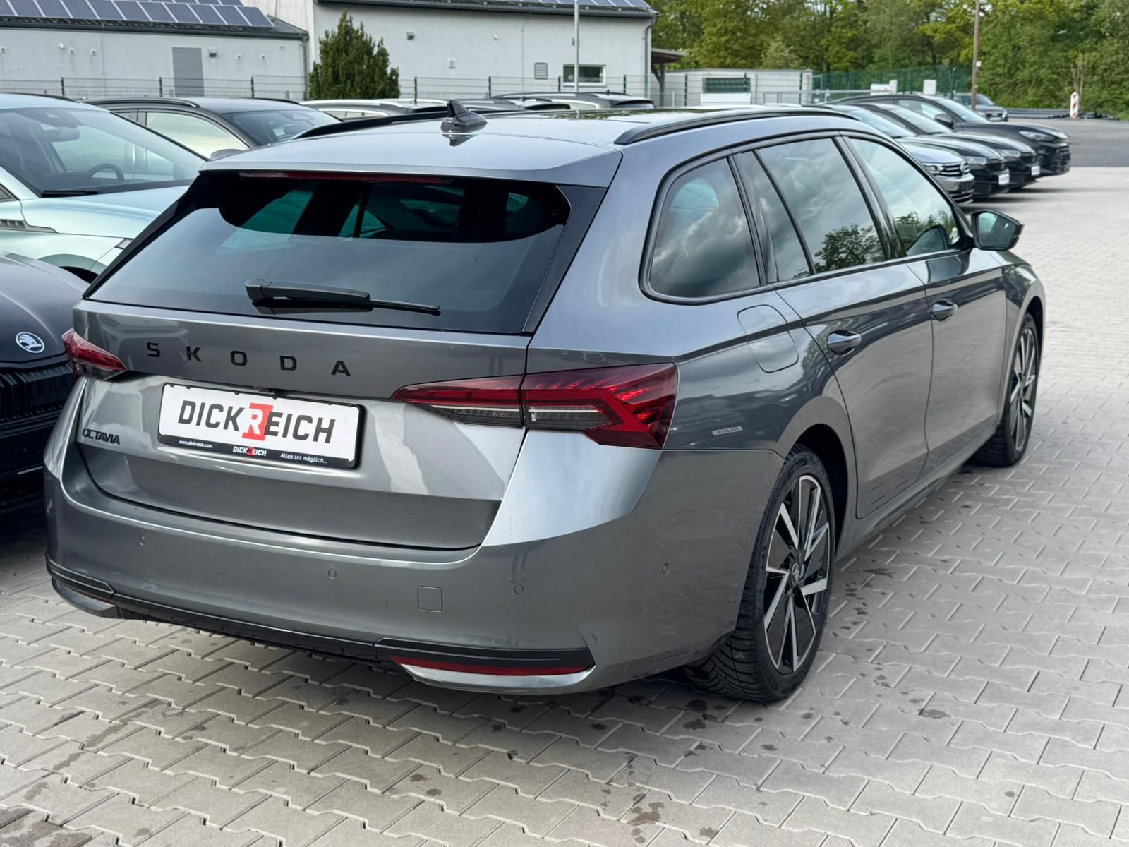 Fahrzeugabbildung SKODA Octavia 2.0 DSG Sportline MATRIX*PANO*CANT.*5J.G
