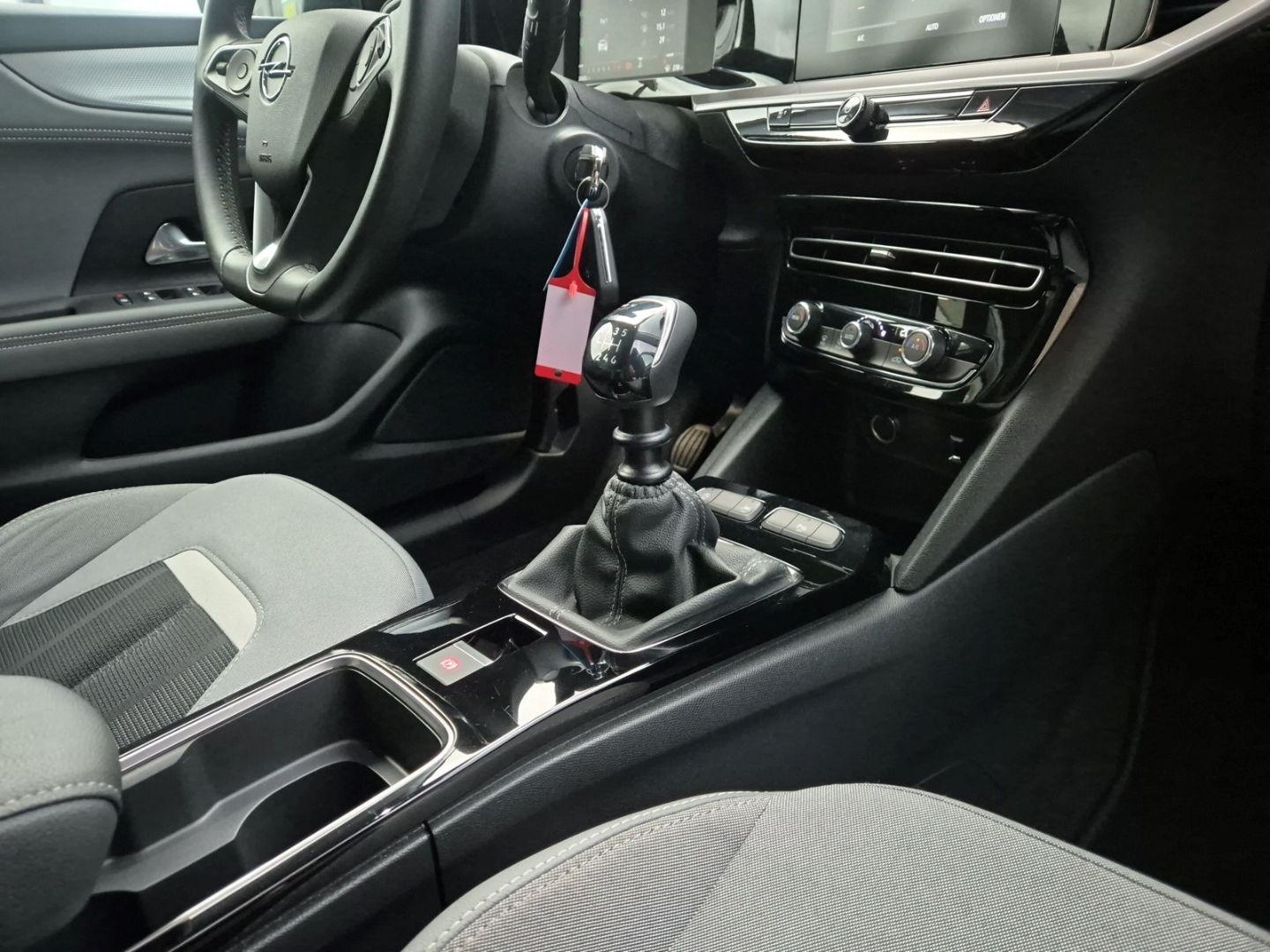 Fahrzeugabbildung Opel Mokka Elegance Digitales Cockpit LED Apple CarPl