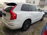 Volvo XC90 B5 Momentum Pro AWD - Volvo XC90 mit Benzin-Antrieb: Geländewagen