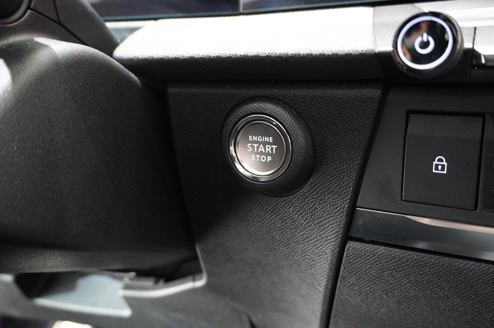 Fahrzeugabbildung Opel Astra L Lim. 1.6 HYBRID GS SPORT NAVI/360°/SPORT