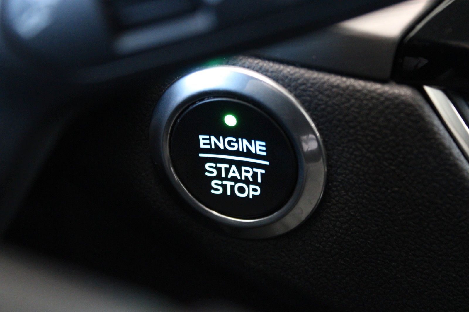 Fahrzeugabbildung Ford Kuga PHEV Titanium Plug In Automatik NAVI + AHK