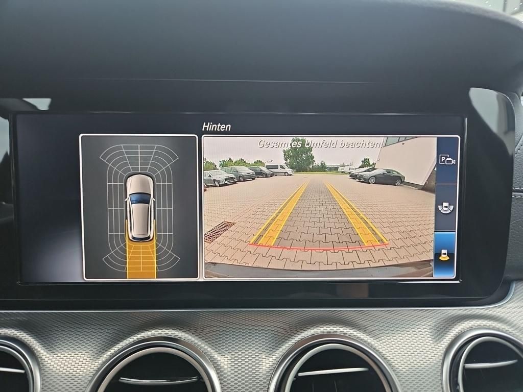 Fahrzeugabbildung Mercedes-Benz E 300 d T AMG ACC HUD Navi LED SHZ KeyLess Sport