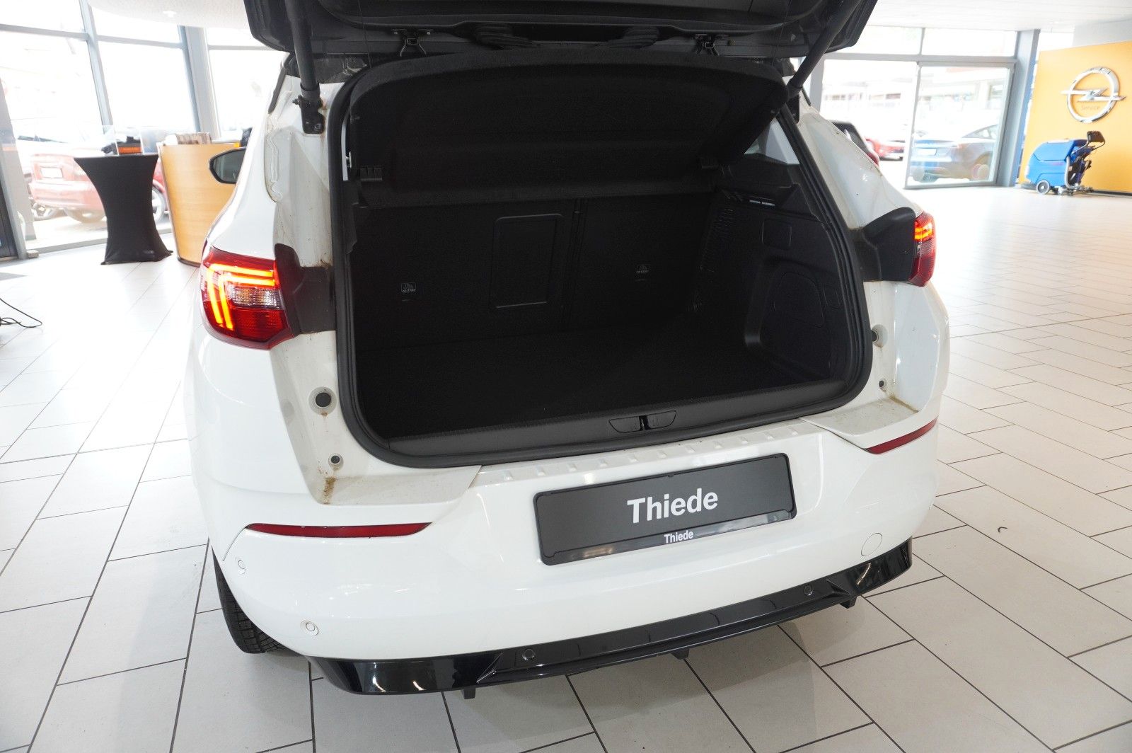 Fahrzeugabbildung Opel Grandland (X) 1.6T GSe HYBRID 4X4 NAVI/LED/SPORT