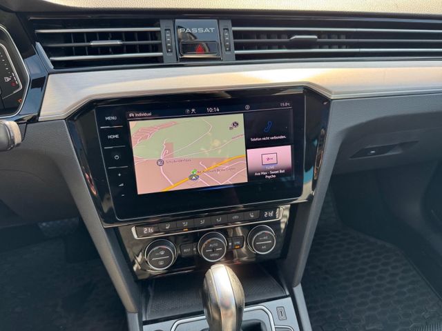 Passat Elegance 4Motion 2.0 TDI AHK Head-Up Lede