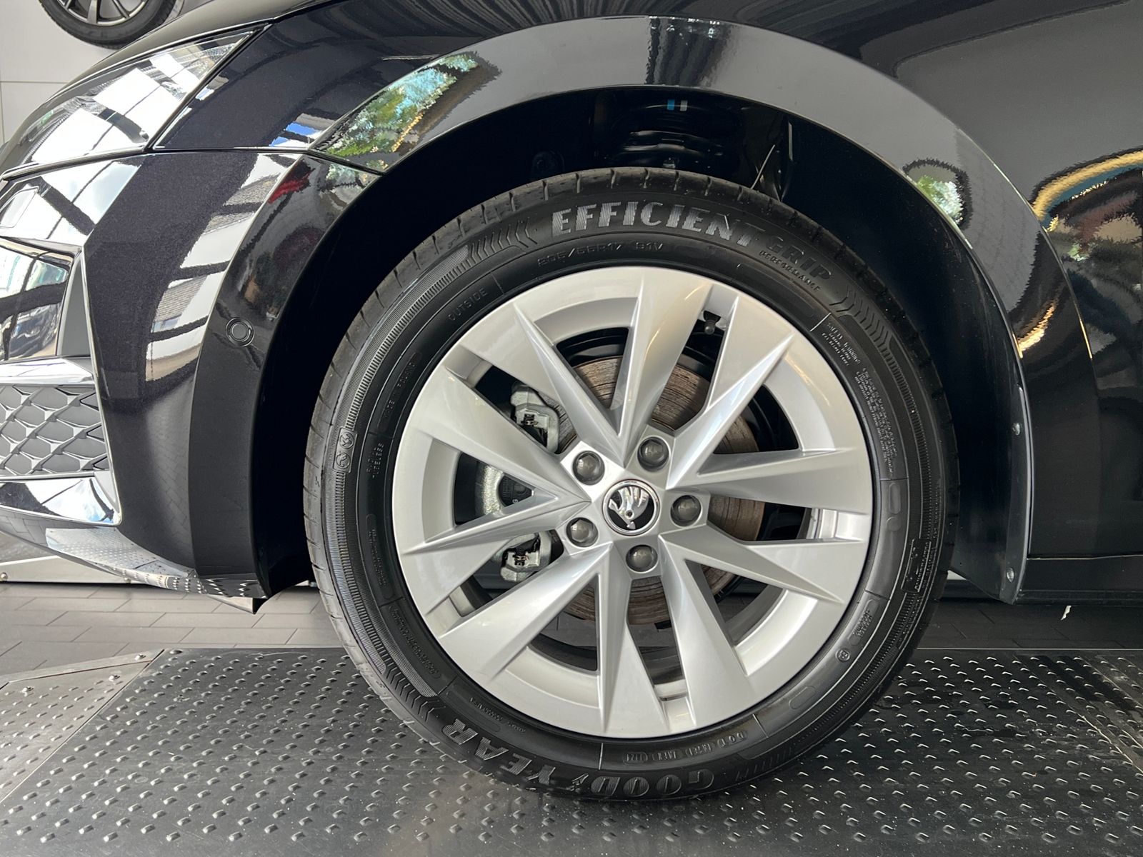 Fahrzeugabbildung SKODA Octavia Combi IV Selection 2.0 TDI DSG *AHK, LED