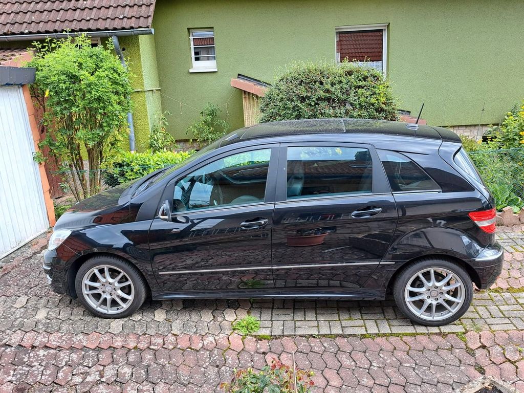 Image of Mercedes-Benz B 180