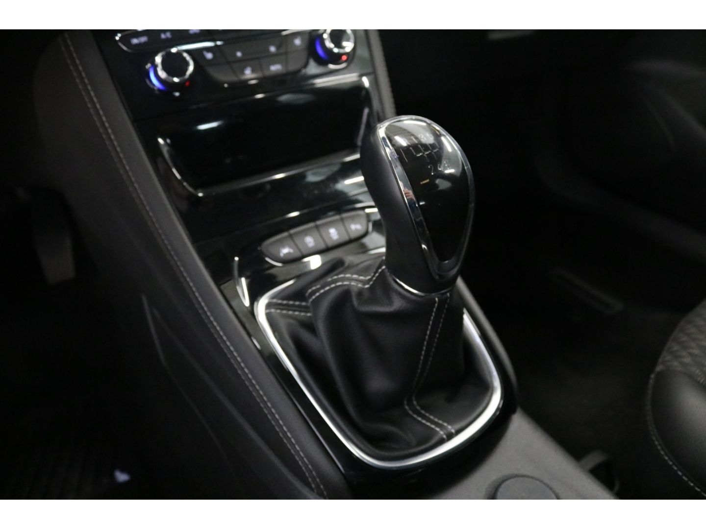 Fahrzeugabbildung Opel Astra K Sports Tourer Innovation Start Stop 1.6