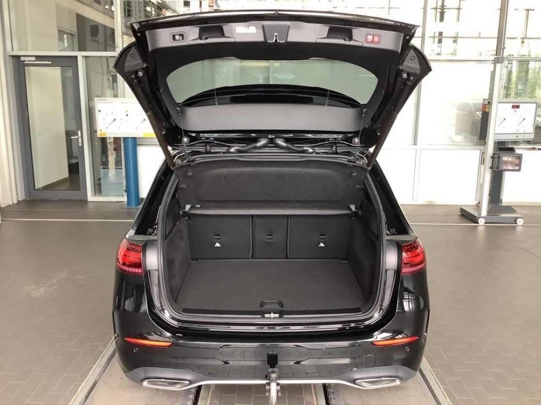 Fahrzeugabbildung Mercedes-Benz B220d AMG Prem+ AHK Pano HUD Memo MLED 360°DISTR
