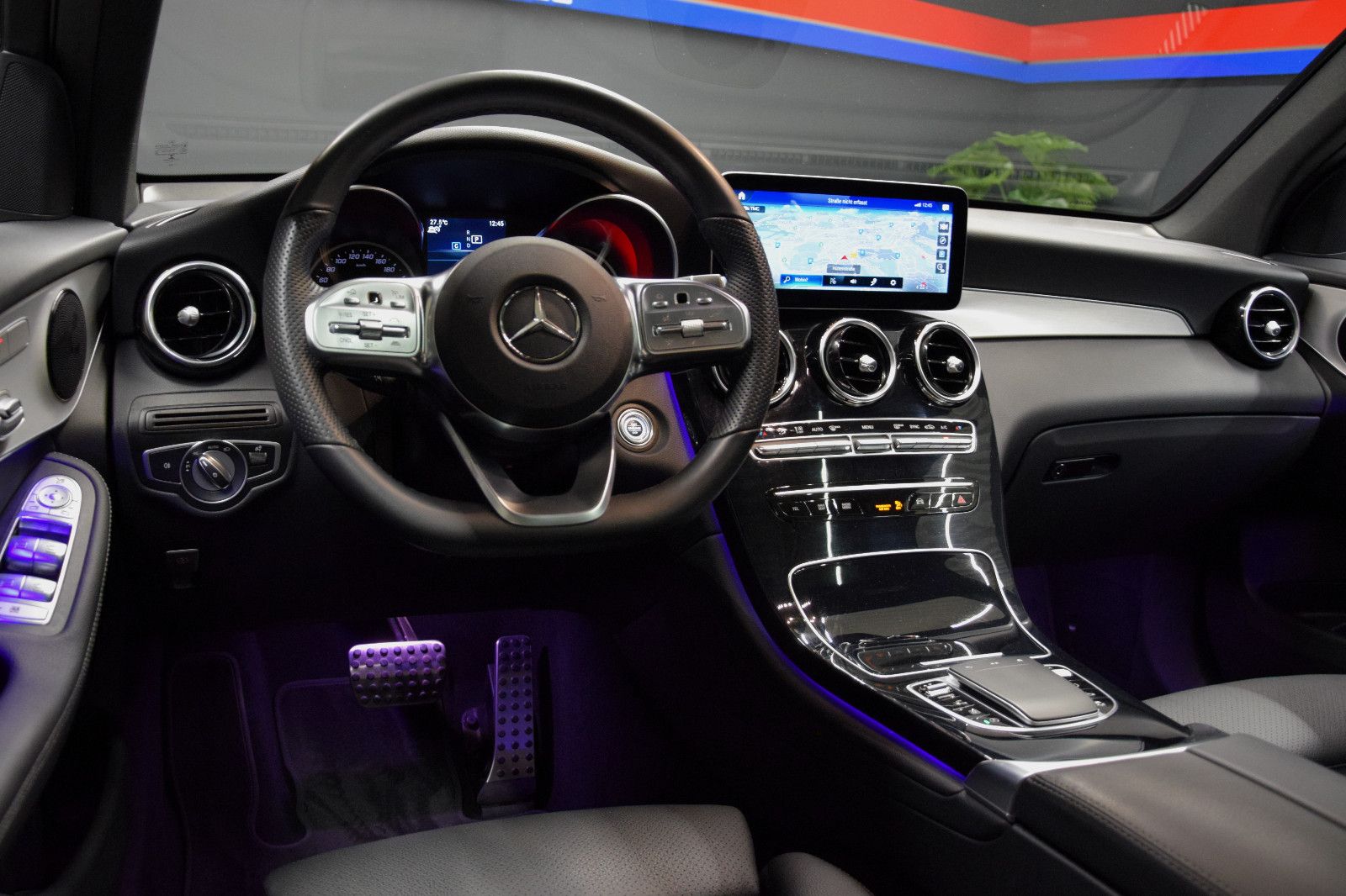 Fahrzeugabbildung Mercedes-Benz GLC 220 d 4Matic AMG Pano HuD Leder ACC Kamera
