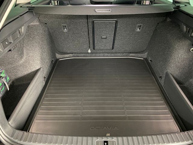 Octavia IV Combi Selection 2.0 TDI DSG Facelift