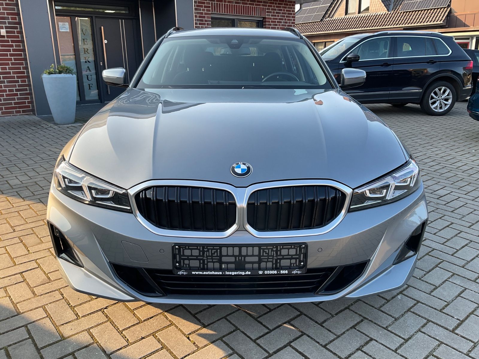Fahrzeugabbildung BMW 320d xDrive Touring Advantage Automatic