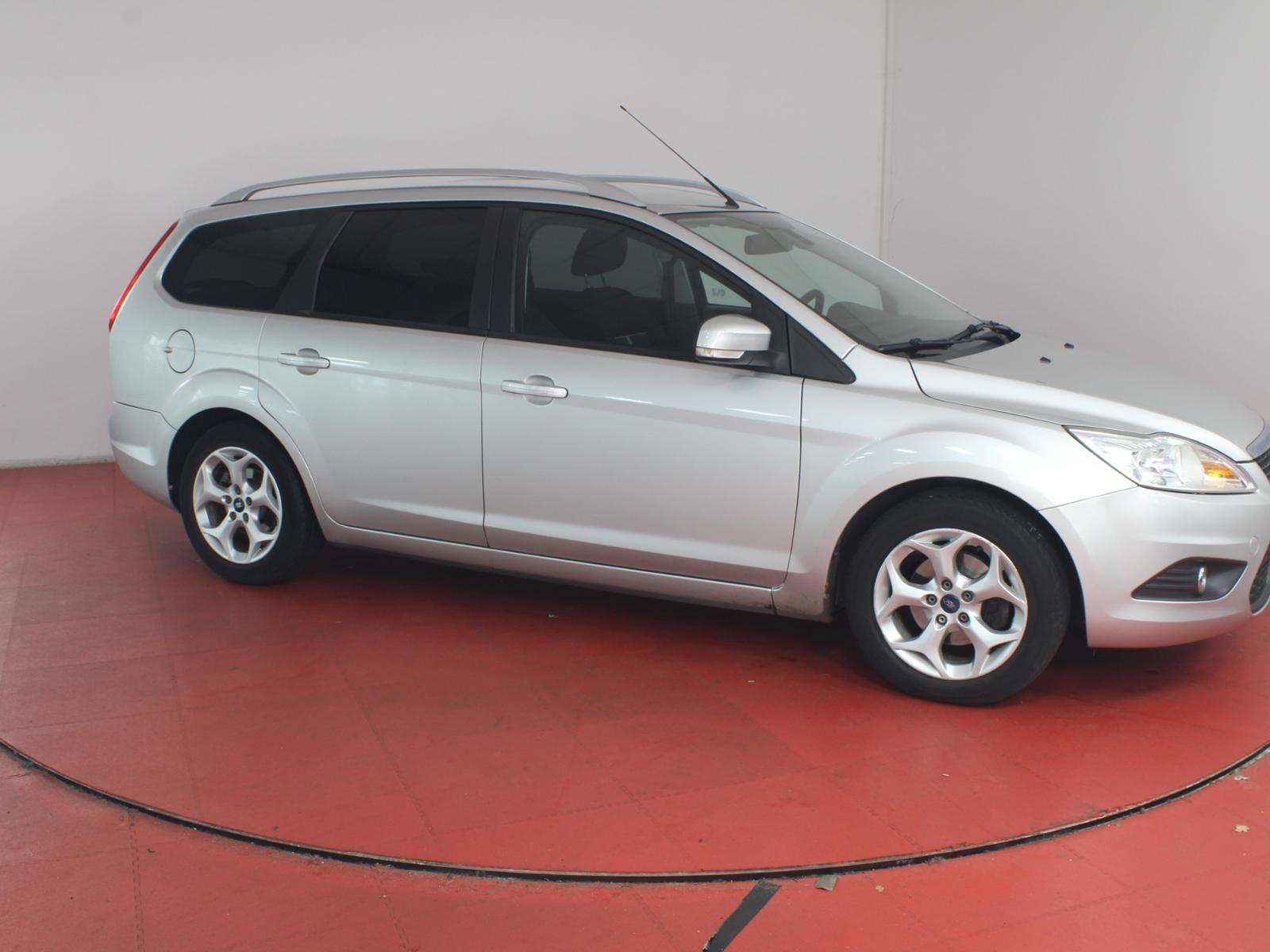 Ford Focus 2010 — photo 40