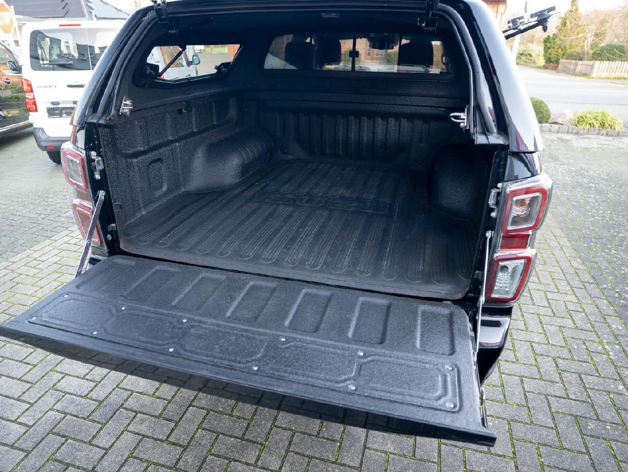 Fahrzeugabbildung Isuzu D-Max Double Cab 4WD V-CROSS