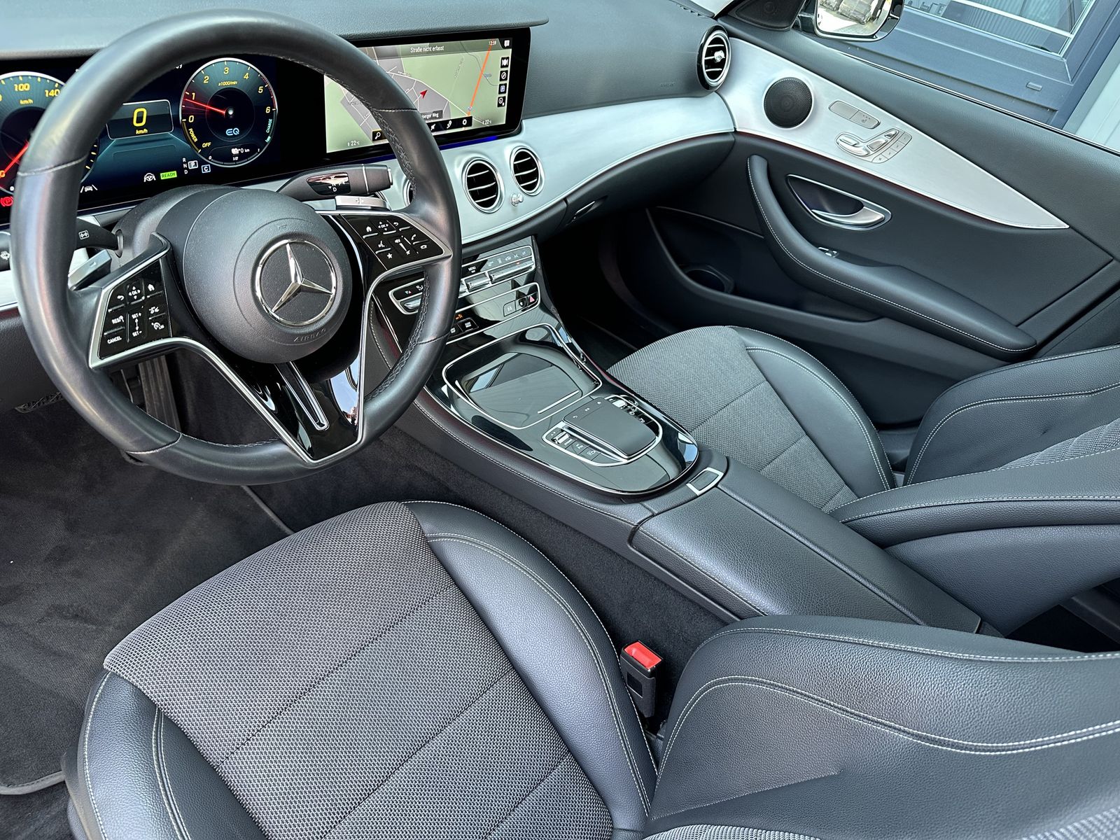 Fahrzeugabbildung Mercedes-Benz E 300de T Avantgarde NAV+LED+WIDESCREEN+360°+ACC