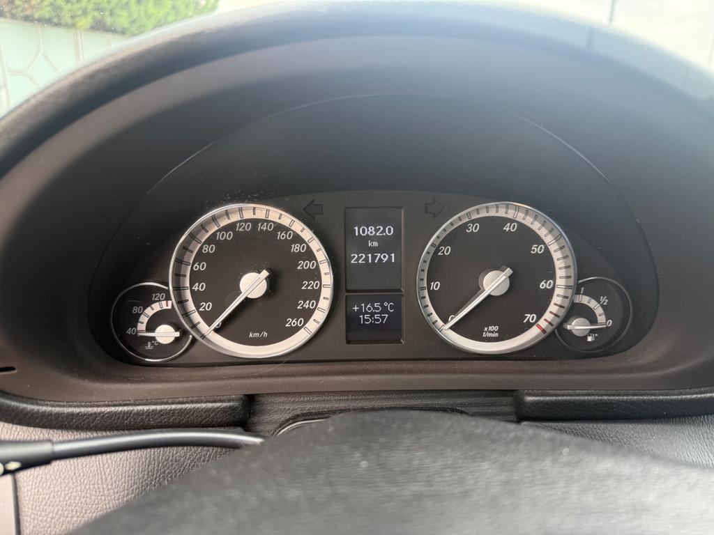 Mercedes-Benz C 230