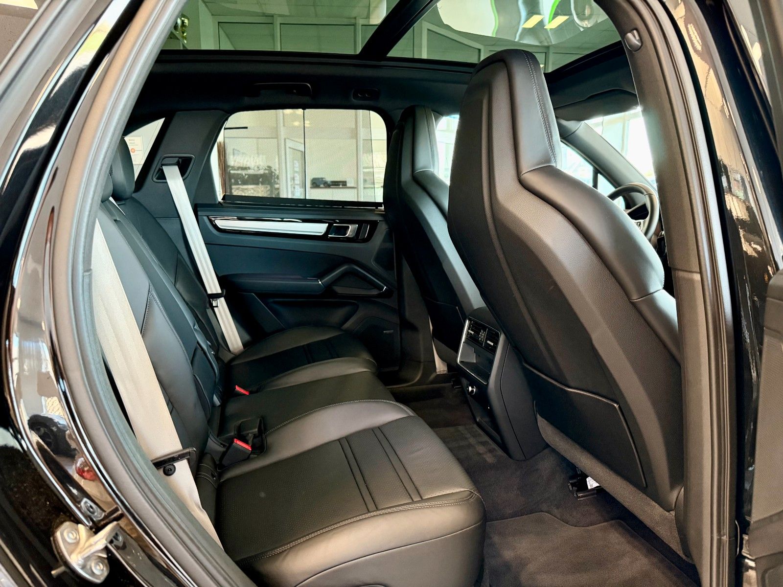 Fahrzeugabbildung Porsche Cayenne V6 Platinum Edition Luftfederung/AHK/21"