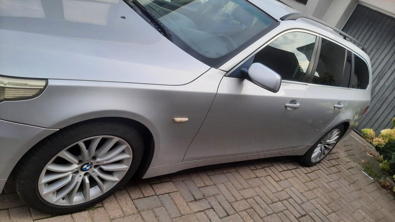 BMW 530 2004 — rear view