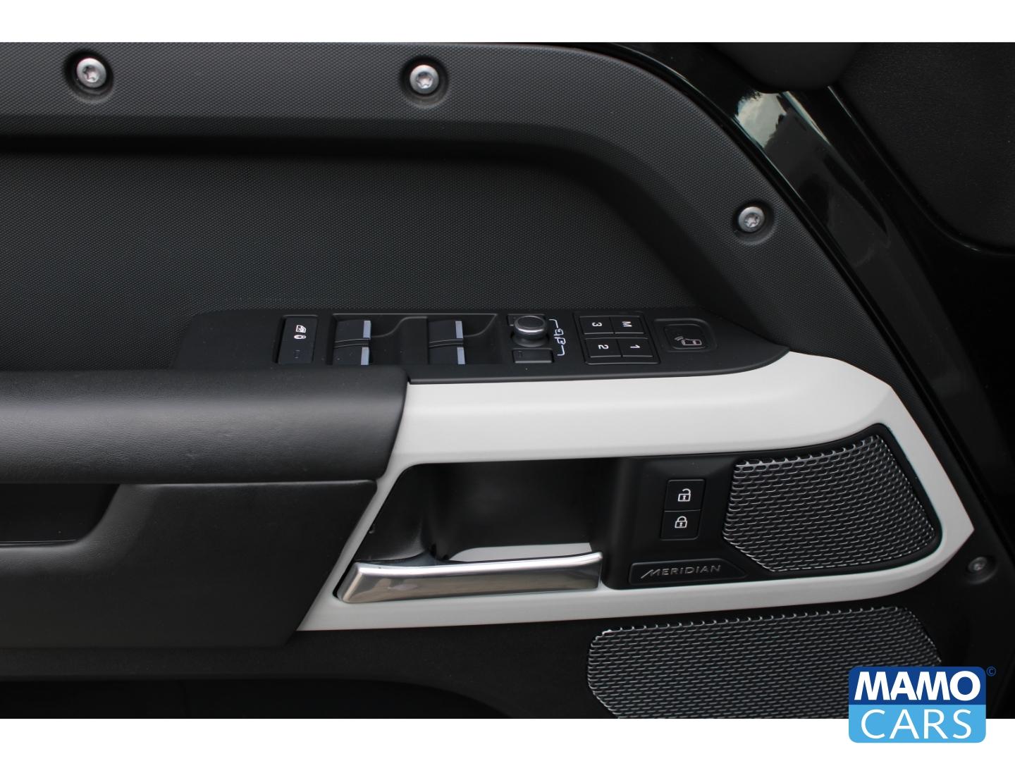 Land Rover Defender 110 D300 HSE/Black P. /AHK/Winter Paket