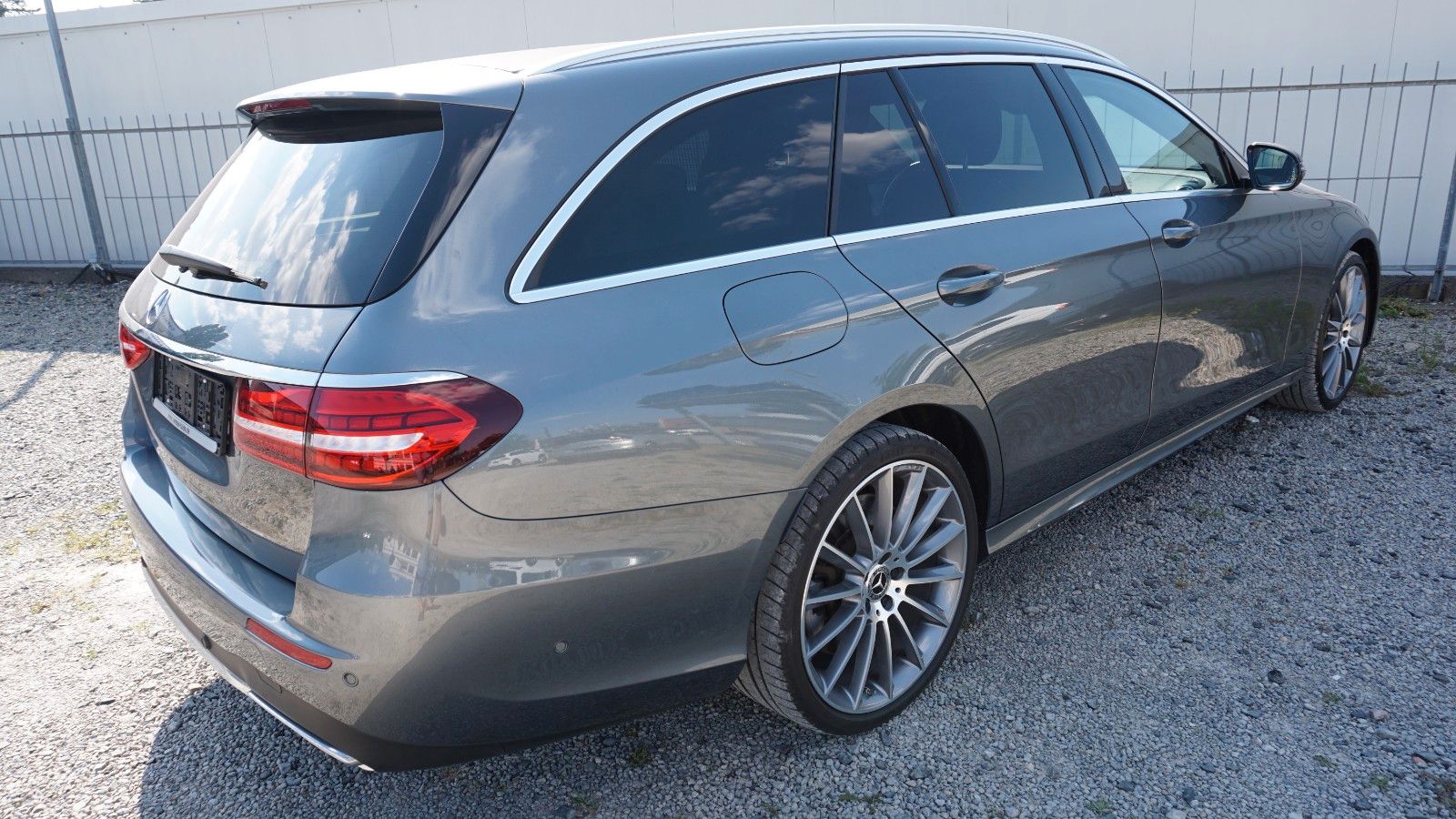 Fahrzeugabbildung Mercedes-Benz E 450 E T-Modell E 450 4Matic, AMG Line, Kamera