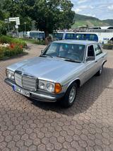 Mercedes-Benz 230 E mit Klimaanlage (W123) - Mercedes-Benz 230: W123 230e