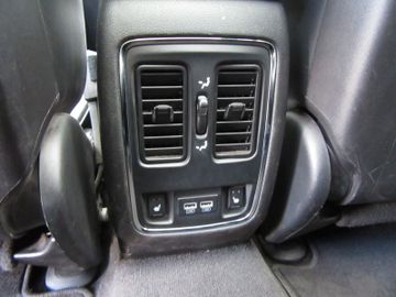 Jeep Grand Cherokee - 11