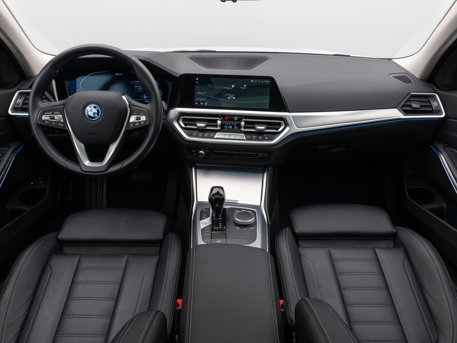 Fahrzeugabbildung BMW 320e xD Sport Line Panorama Kamera HiFi Komfort